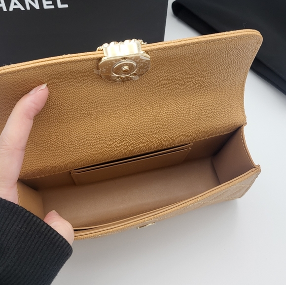 Brand new authentic Chanel 2023 kelly phone holder with chain and top handle - Picture 5 of 17